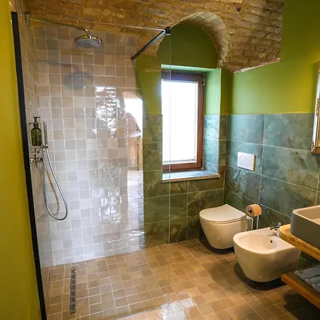 Sacro E Profano Albania