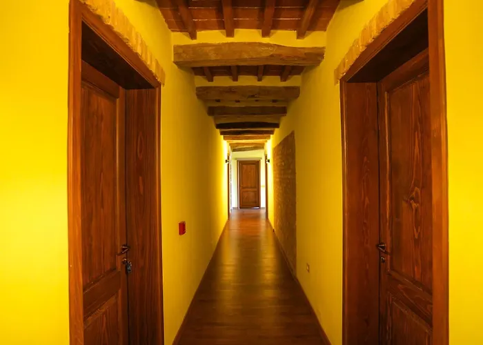 Hotell Sacro E Profano Albania *