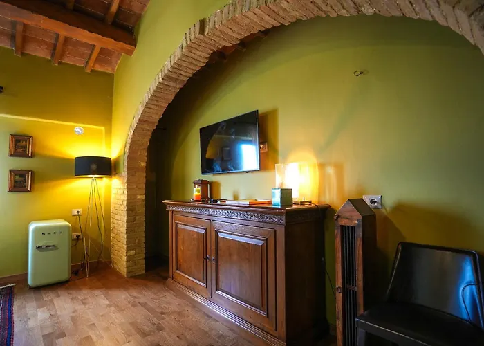 Sacro E Profano Albania